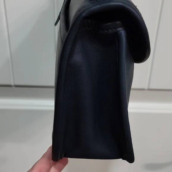 Vintage Coach Navy Leather Crossbody Bag - Picture 13 of 16